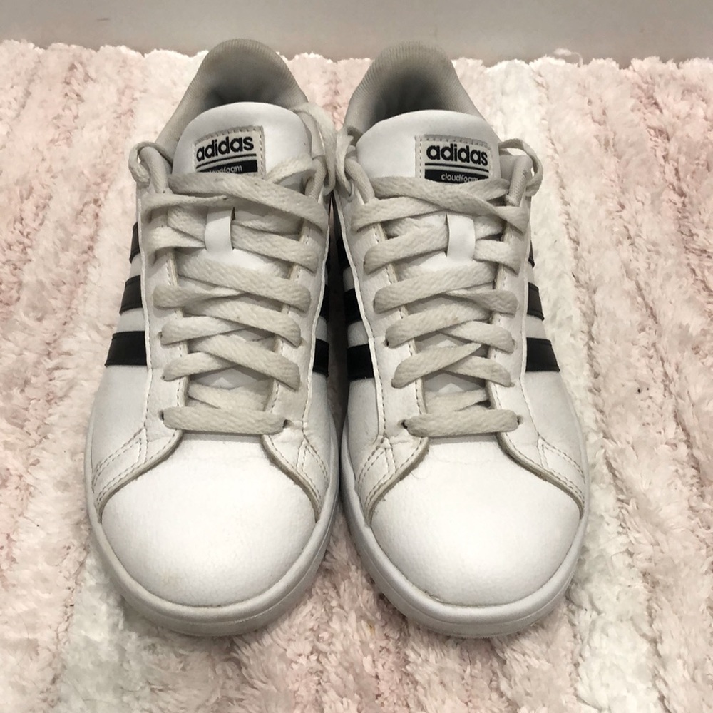 Adidas vintage stripe shoes